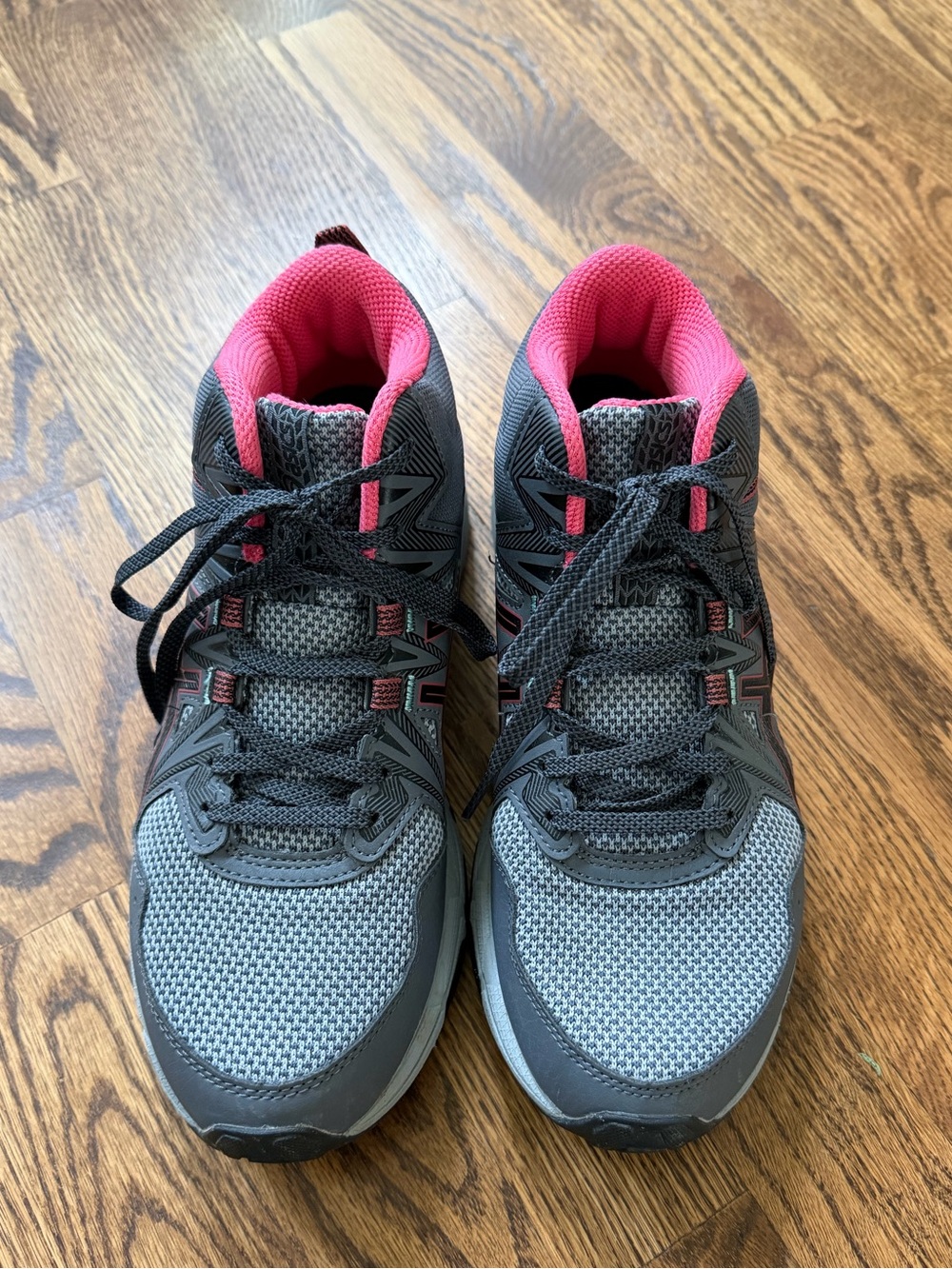 ASICS Gel Venture 8 Mid Top Shoe